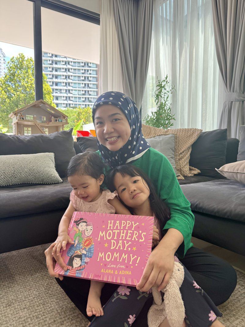 Humaira Hadzarami with her daughters